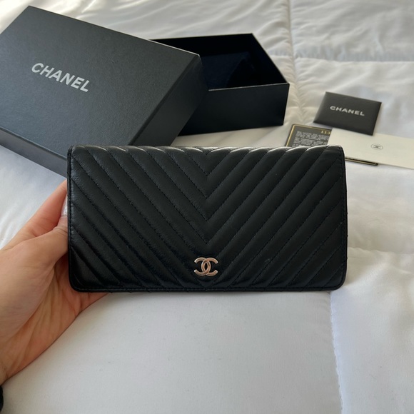 SOLD Chanel Black Chevron Calf Bifold - Picture 3 of 11